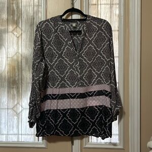 Printed blouse with half button front. Cotton fabric. Size Xl